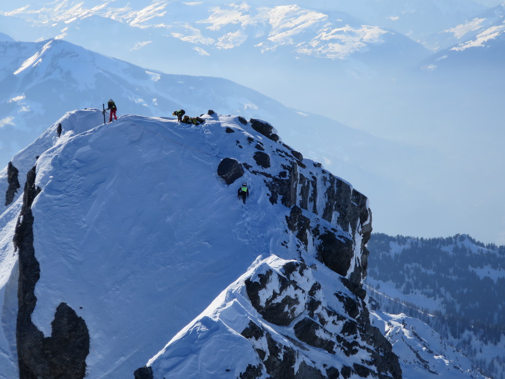 Proche du sommet, qui culmine à 3050 mètres, l'alpiniste n'a plus pu continuer son ascension en raison d'un état d'épuisement avancé.