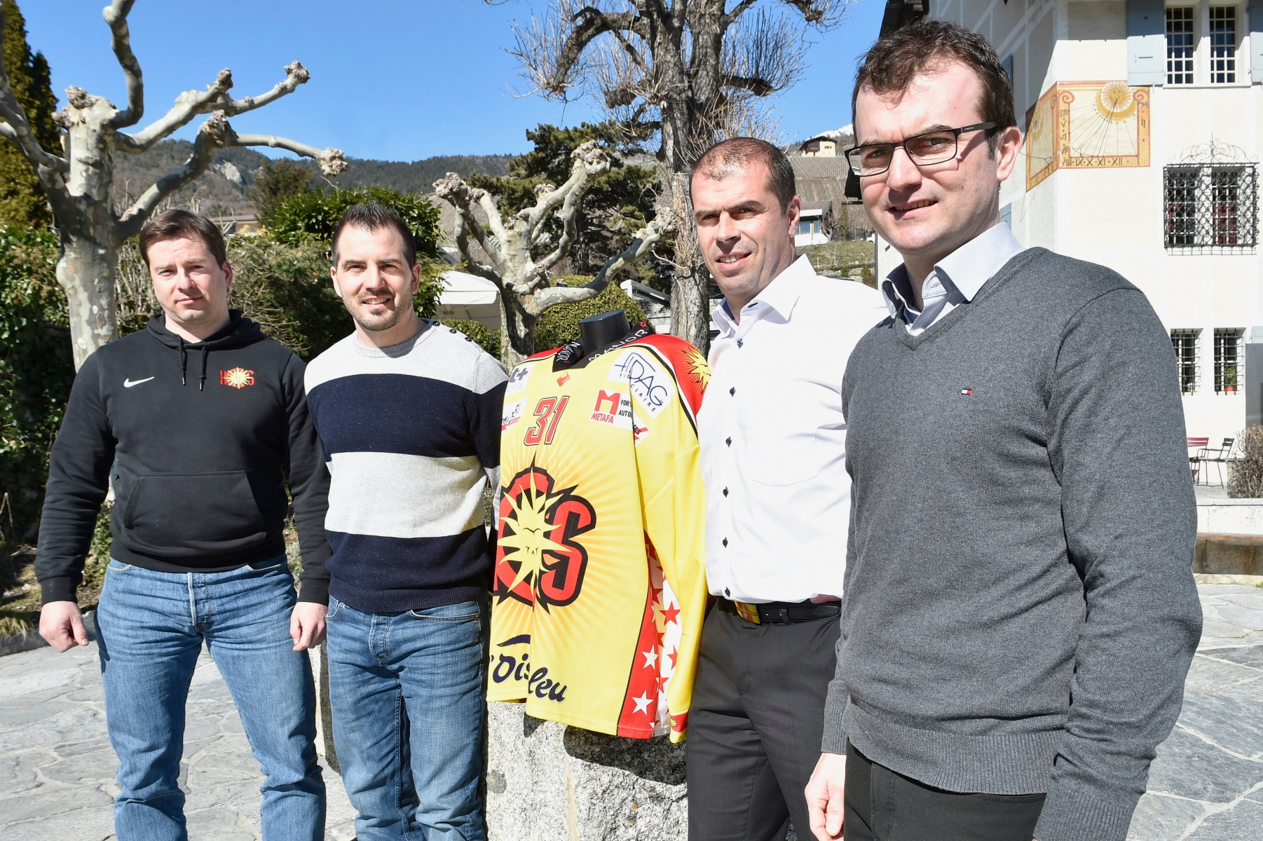 Sierre - 10 mars 2016 -  Conférence de presse HC Sierre. Sur la photo:  Daniel Wobmann, directeur sportif, Thierry Métrailler, nouvel entraineur de la 1ère équipe, Gaby Epiney, ancien président et Alain Bonnet, nouveau président. (Le Nouvelliste/ Héloïse MARET)