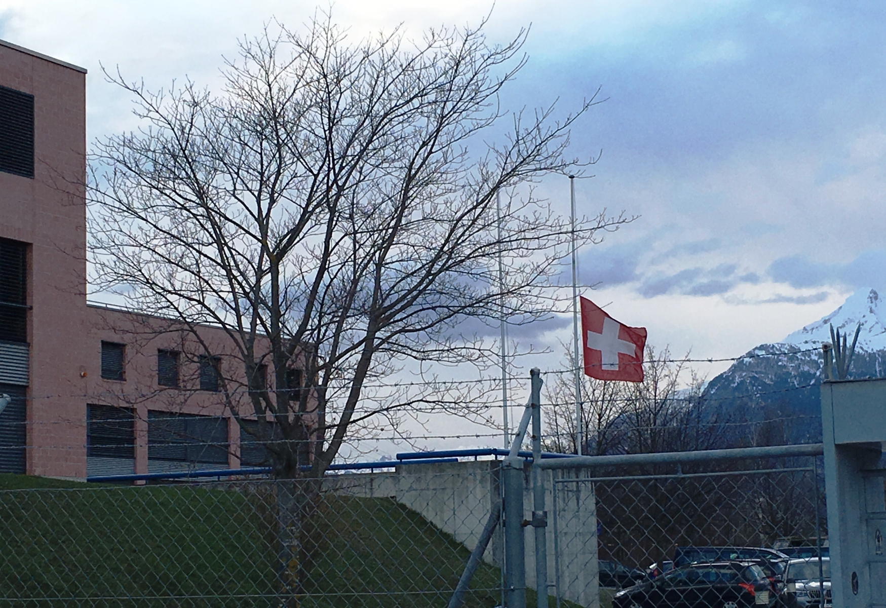 Les drapeaux étaient en berne à la Base aérienne de Sion