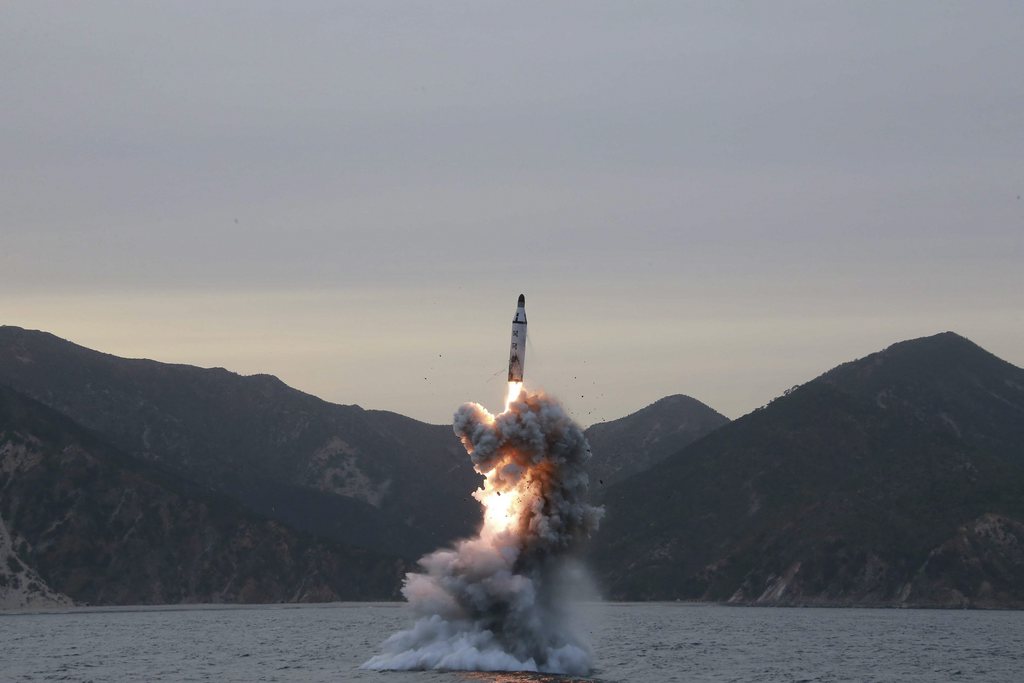Samedi, la Corée du Nord a tiré un missile balistique depuis un sous-marin à une trentaine de kilomètres au large de ses côtes.