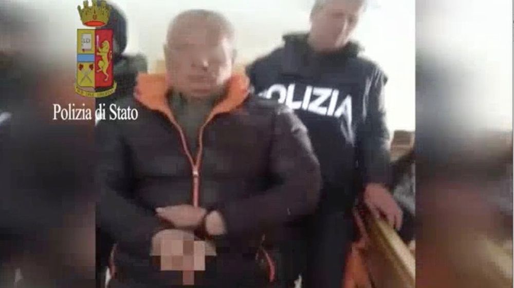 La police italienne rejoue la scène de l'arrestation. 