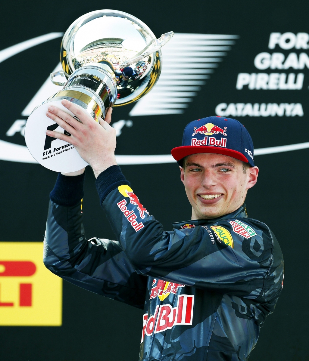epa05307952 Dutch Formula One driver Max Verstappen of Red Bull Racing celebrates with the trophy on the podium after winning the Spanish Formula One Grand Prix at the Barcelona-Catalunya circuit in Montmelo, Barcelona, Spain, 15 May 2016.  EPA/ANDREU DALMAU SPAIN FORMULA ONE GRAND PRIX