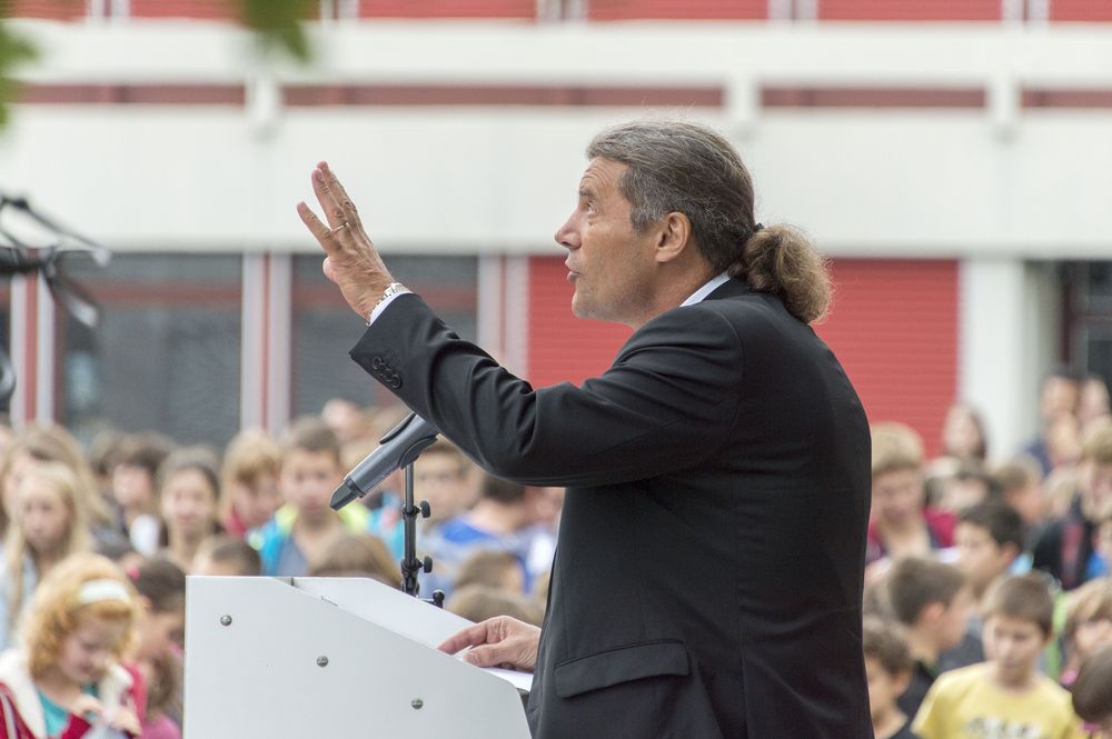 Oskar Freysinger était présent lors de l'assemblée de la SPVal. Ici lors de l'inauguration de l'école, à Savièse.