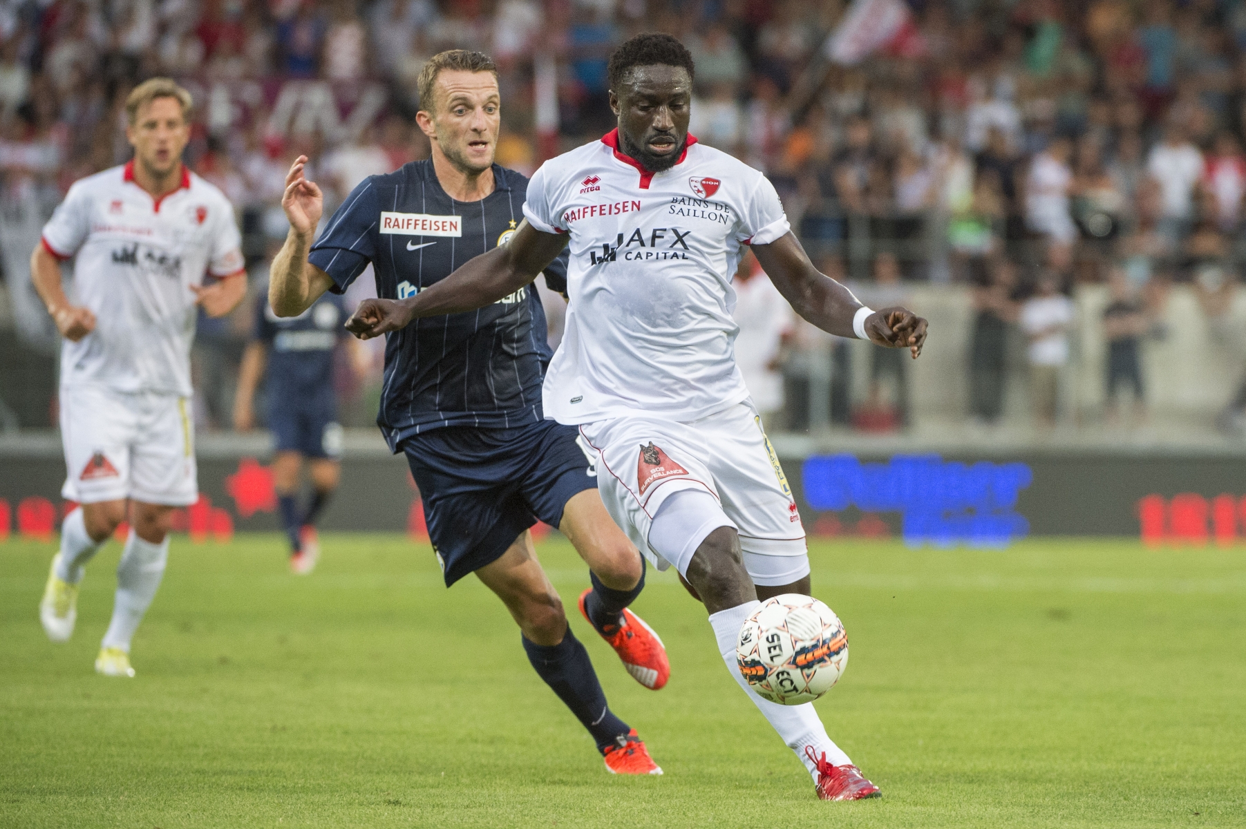 Le TGV du FC Sion continuera ses courses sur son couloir gauche jusqu'en juin 2019 au moins. 