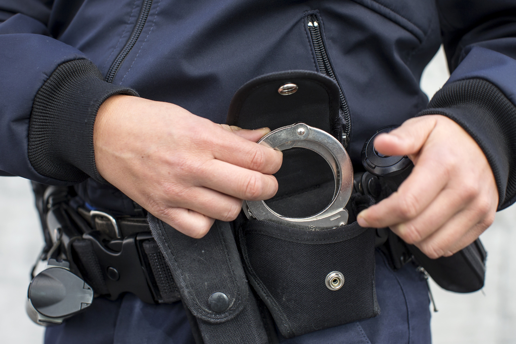 Au moment de son interpellation lundi soir en gare de Carcassonne, les policiers avaient retrouvé sur lui "un couteau et une petite masse".  (illustration)