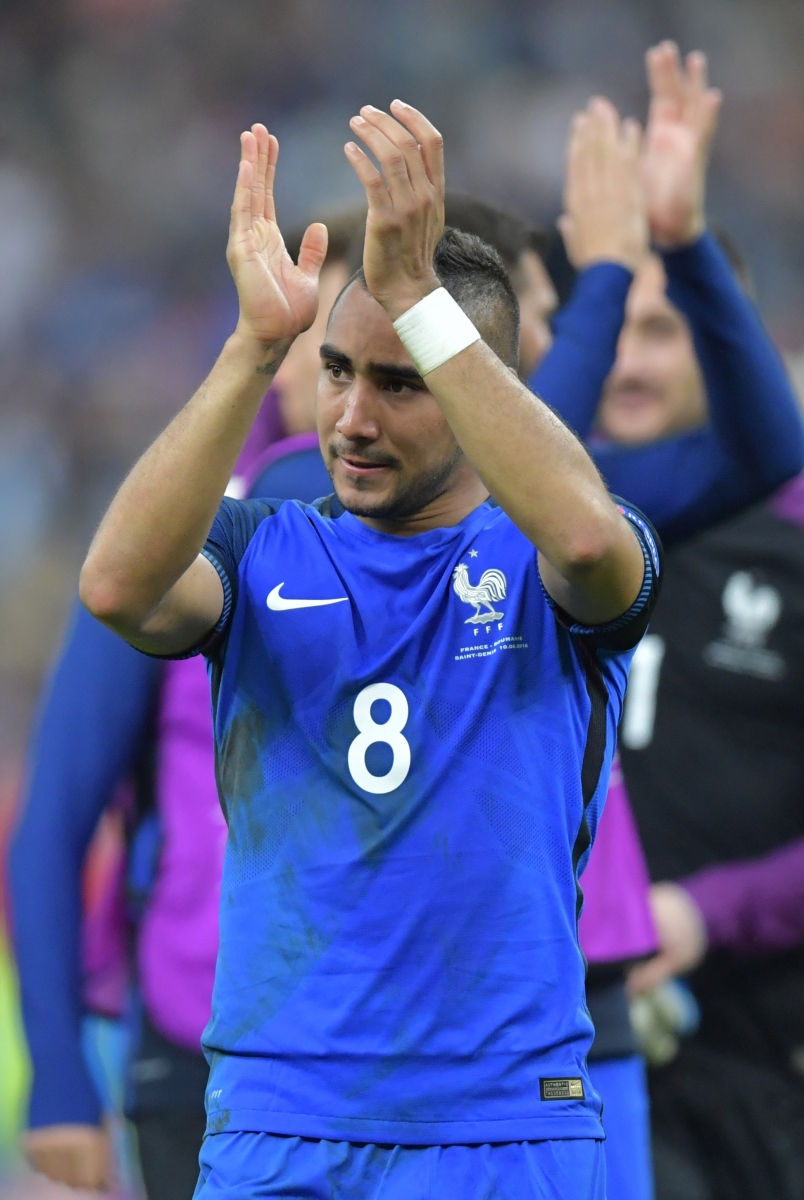 Dimitri Payet of France who scored the winning goal celebrates the 2-1 victory after the Group A soccer match of the UEFA EURO 2016 between France and Romania at the Stade de France in St. Denis, France, 10 June 2016. Photo: Peter Kneffel/dpa (RESTRICTIONS APPLY: For editorial news reporting purposes only. Not used for commercial or marketing purposes without prior written approval of UEFA. Images must appear as still images and must not emulate match action video footage. Photographs published in online publications (whether via the Internet or otherwise) shall have an interval of at least 20 seconds between the posting.) (KEYSTONE/DPA/Peter Kneffel)payet FUSSBALL EM 2016 VORRUNDE FRA ROM