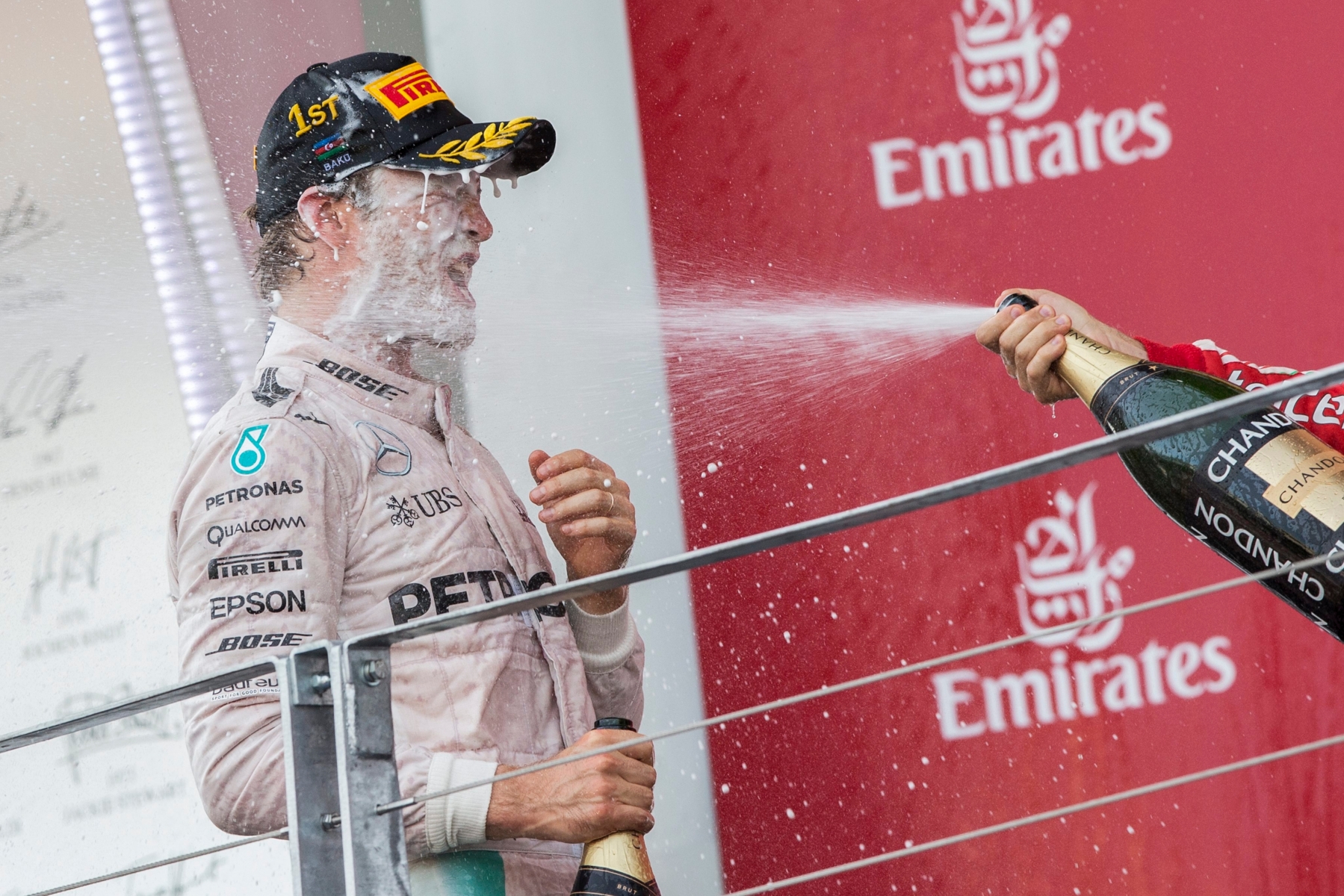 epa05377379 Winner German Formula One driver Nico Rosberg of Mercedes AMG GP (L) celebrates on the podium after the 2016 Formula One Grand Prix of Europe at the Baku city circuit, in Baku, Azerbaijan 19 June 2016.  EPA/VALDRIN XHEMAJ AZERBAIJAN FORMULA ONE GRAND PRIX
