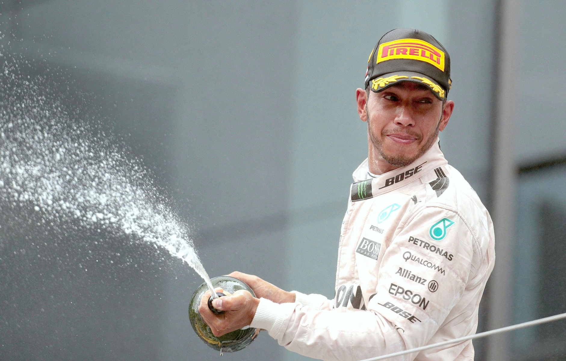 Formel 1-Fahrer Lewis Hamilton (1.Platz/GBR/ Mercedes AMG Petronas) am Sonntag, 3. Juli 2016, nach dem GP von Oesterreich am Red Bull Ring in Spielberg. (KEYSTONE/APA/GEORG HOCHMUTH) FORMEL 1-GP VON OESTERREICH: SIEGEREHRUNG
