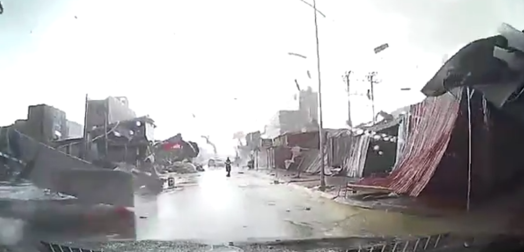 La tornade n'a fait aucun mort, mais a dévasté la ville.