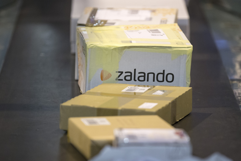 Zalando a rapidement soupçonné l’existence d’une fraude, mais elle n’a pas pu empêcher la livraison des cinq premières commandes pour un montant de plus de 1100 francs.