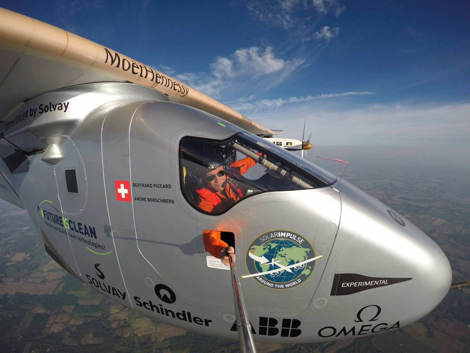 ZUR ERDUMRUNDUNG DES SOLARFLUGZEUGS "SOLAR IMPULSE 2" STELLEN WIR IHNEN FOLGENDES BILDMATERIAL ZUR VERFUEGUNG: - epa05329379 A handout picture made available on 26 May 2016 shows Swiss adventurer and pilot Bertrand Piccard talking an extreme self portait during the flight of Solar Impulse 2 (Si2) to Lehigh Valley, Pennsylvania, USA, 25 May 2016. Solar Impulse successfully landed in Lehigh Valley with Bertrand Piccard at the controls after 17 hours of flight. Departed from Abu Dhabi on 09 March 2015, the Round-the-World Solar Flight will take 500 flight hours and cover 35,000 kilometers.  EPA/SOLAR IMPULSE/REZO/HANDOUT  HANDOUT EDITORIAL USE ONLY/NO SALES USA SOLAR IMPULSE 2 ERDUMRUNDUNG