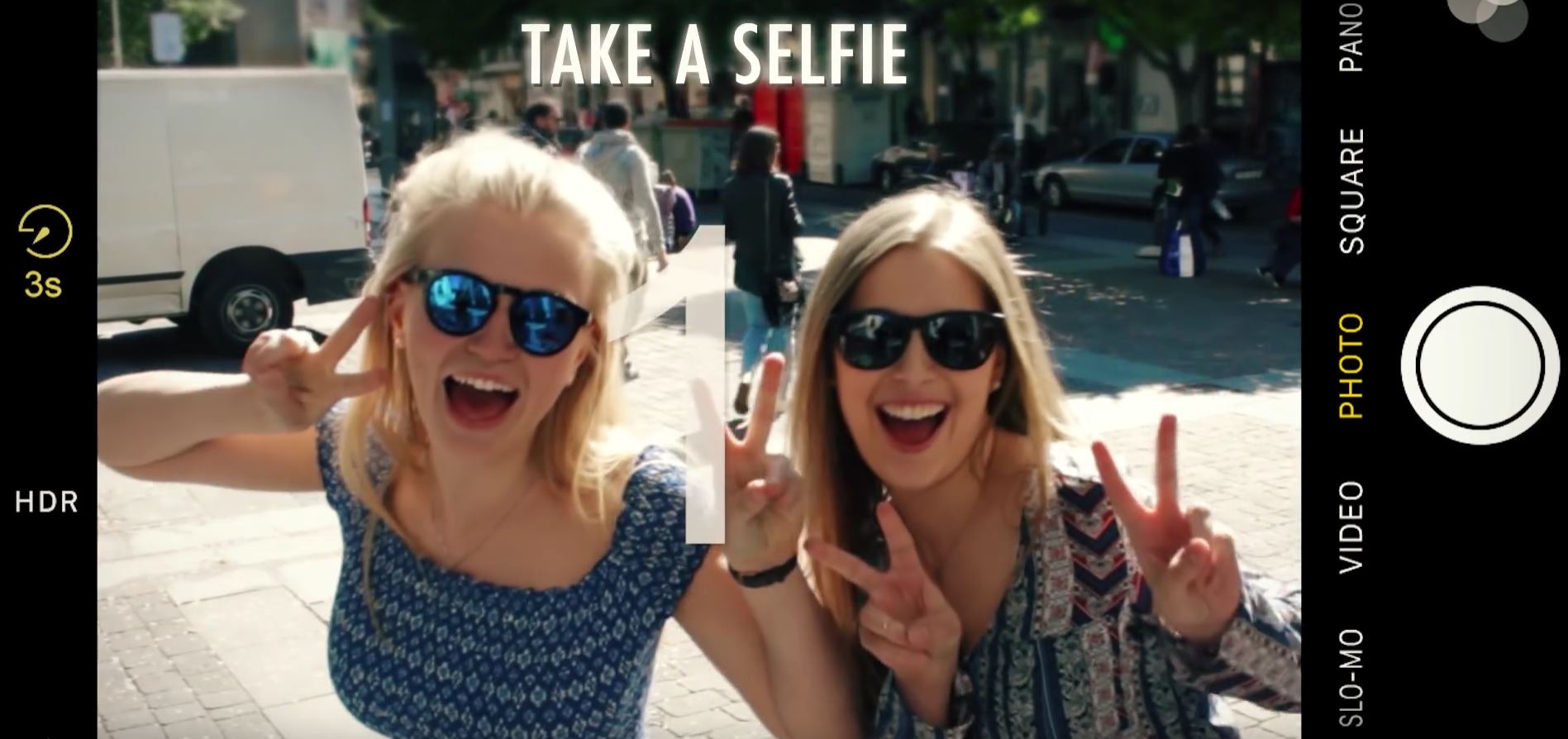 Plus besoin de tendre le bras ou de sortir une perche à selfie peu gracieuse, ces lunettes connectées font ça très bien. 