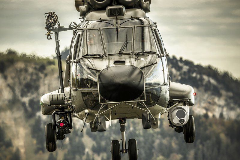 L'hélicoptère des Forces aériennes est équipé d'une caméra infrarouge, d'une caméra thermique et d'un puissant projecteur.