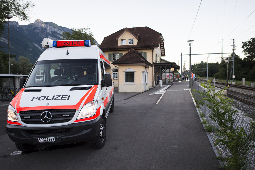 Pour l'heure, la police ne sait toujours pas pourquoi ce jeune homme de 27 ans a commis cet acte.