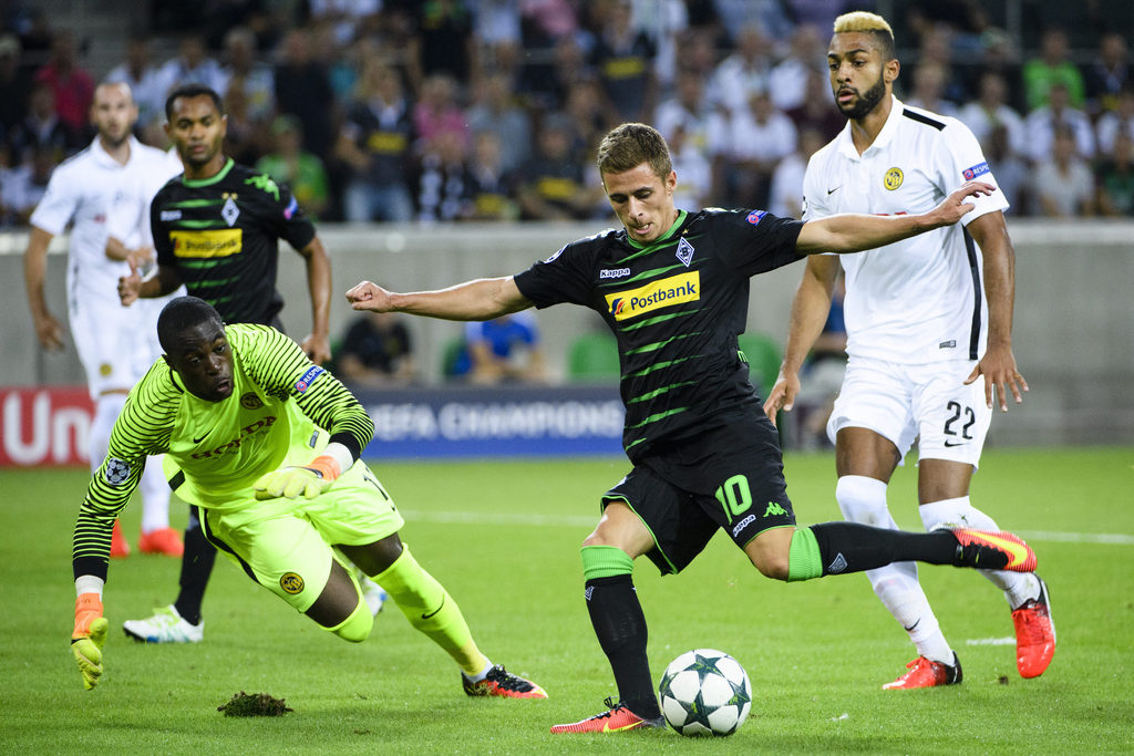 Yvon Mvogo a vécu une soirée difficile face à Thorgan Hazard, le petit frère d'Eden, et Mönchengladbach.