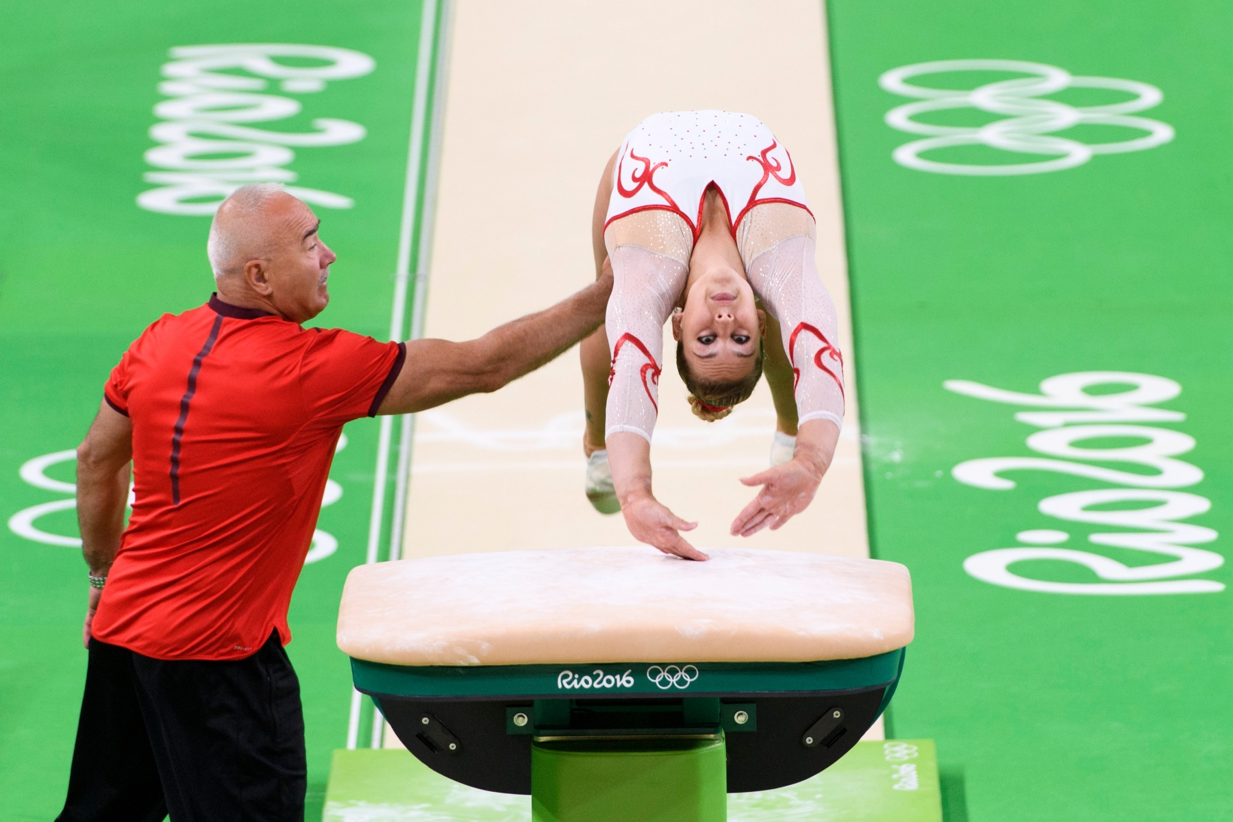 Switzerland's Giulia Steingruber, right, and her coach Zoltan Jordanov warm up on the vault during the women's Individual All-Around qualification in the Rio Olympic Arena in Rio de Janeiro, Brazil, at the Rio 2016 Olympic Summer Games, pictured on Sunday, August 07, 2016. (KEYSTONE/Laurent Gillieron)gym BRAZIL RIO OLYMPICS 2016 WOMEN'S ARTISTIC GYMNASTICS