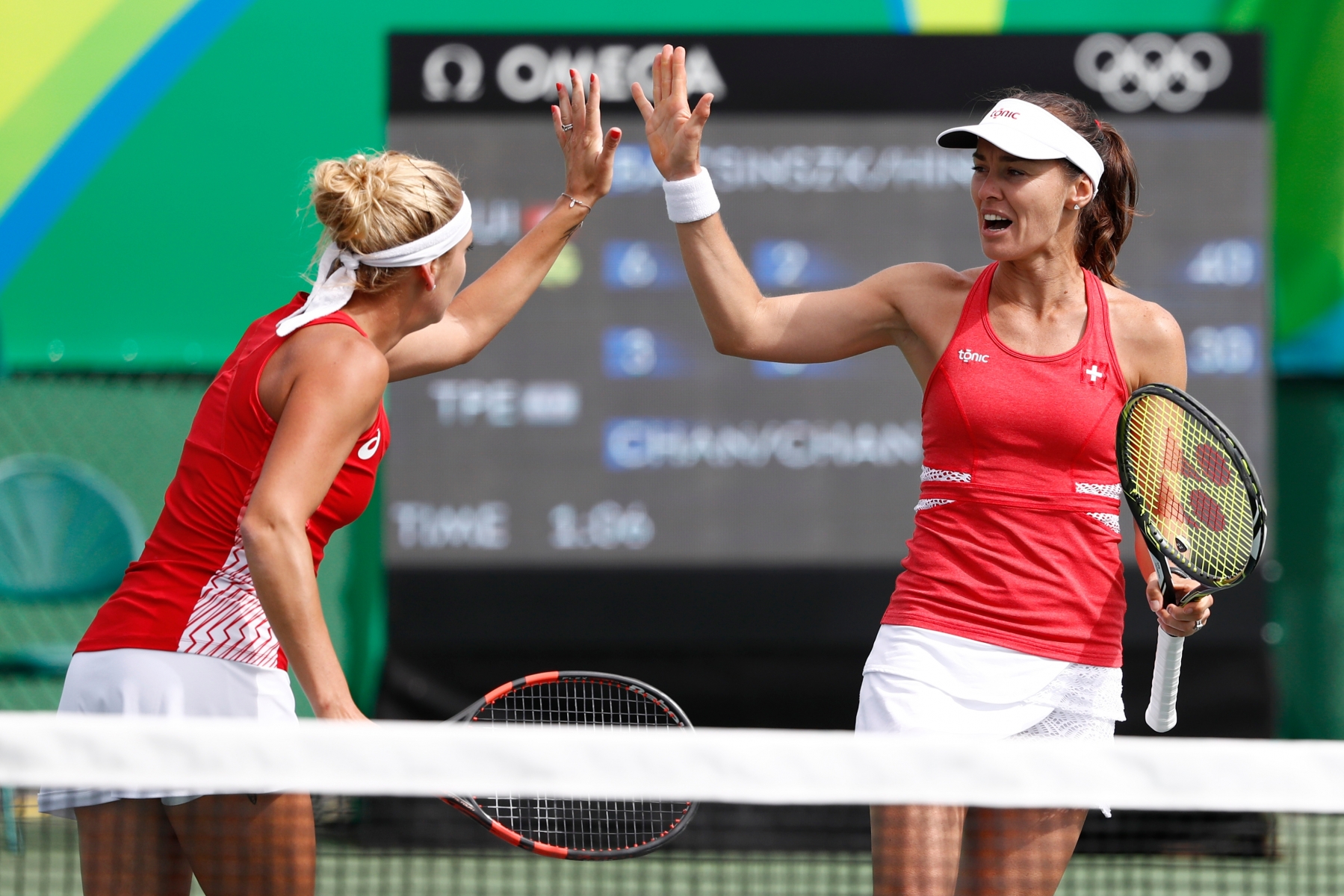 Martina Hingis, right, and Timea Bacsinszky of Switzerland react after a break point during the women's quarter final doubles match against Hao-Ching Chan and Yung-Jan Chan of Chinese Taipei at the Olympic Tennis Center in Rio de Janeiro, Brazil, at the Rio 2016 Olympic Summer Games, pictured on Thursday, August 11, 2016. (KEYSTONE/Peter Klaunzer) BRAZIL RIO OLYMPICS 2016 TENNIS DOUBLES