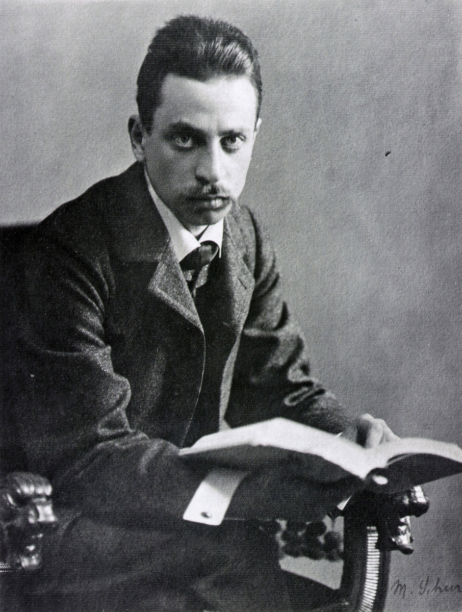 Le poète Rainer Maria Rilke a passé ses dernières années à Muzot près de Sierre, en Valais. Sa renommée est internationale, il fait partie de l’histoire de la littérature européenne.