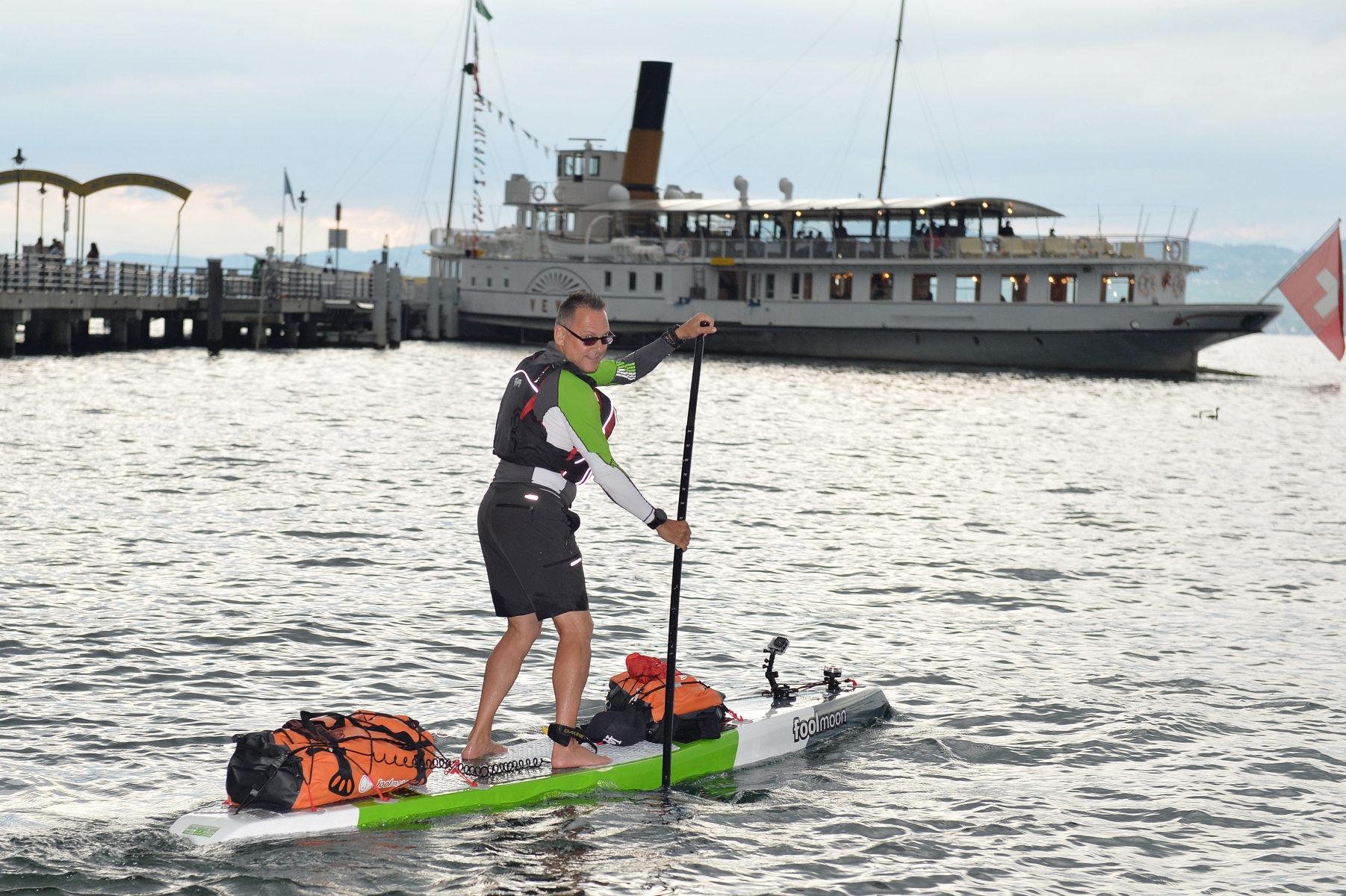 Départ du Road Trip de 650 km en paddle sur le lac et le rhÙne no plastic in water afin de soutenir l'association Safe for Environment Bouveret



Le 31.07.2016

Daniel Clerc