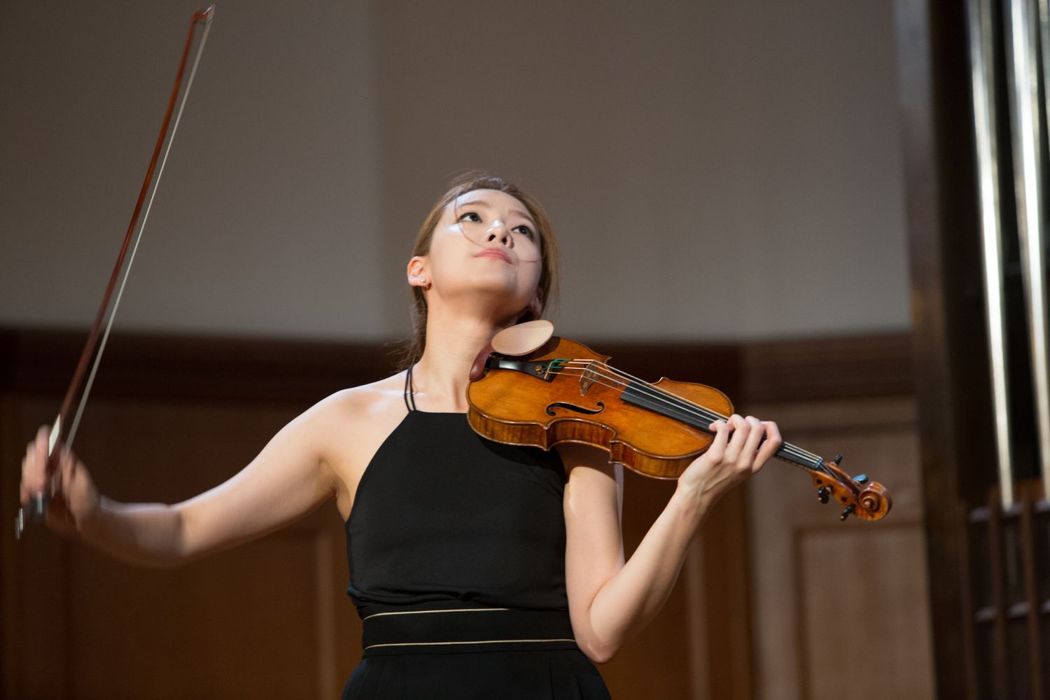 La violoniste Clara Kang Yumi se produira le mardi 30 août au Théâtre de Valère à Sion.