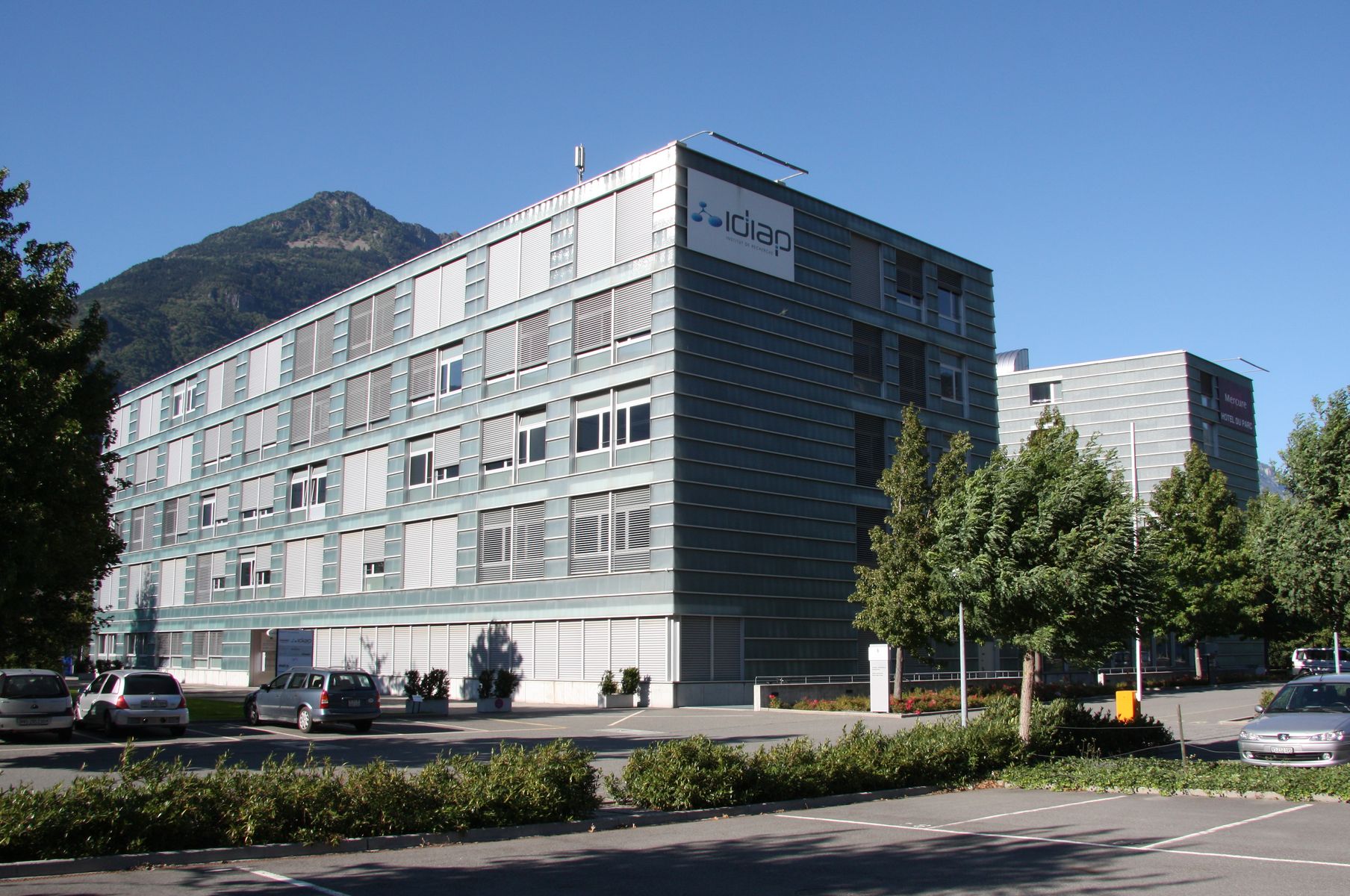 Créé en 1991, l'IDIAP s'est installé dans une aile de l'Hôtel du Parc à Martigny en 2007. Aujourd'hui, l'institut de recherches ouvre ses portes au public.
ldd