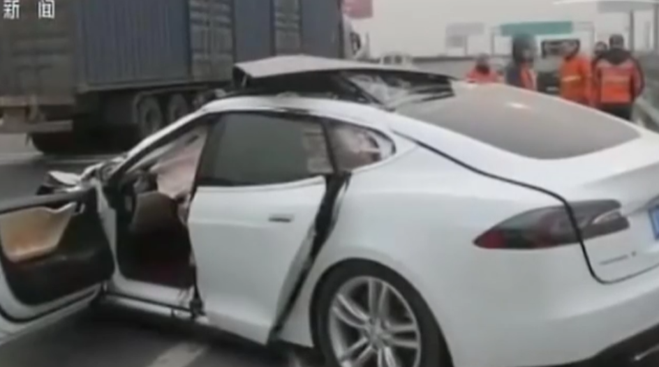 Le conducteur âgé de 23 ans est décédé en janvier, après une collision entre sa Tesla Model S et un véhicule de voirie.