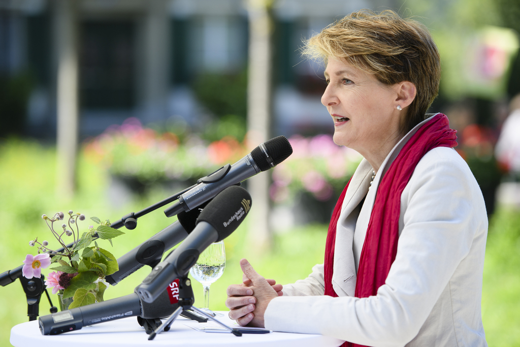 Simonetta Sommaruga appelle les patrons des entreprises suisses à prendre part au processus de limitation de l'immigration souhaité par le peuple le 9 février 2014.