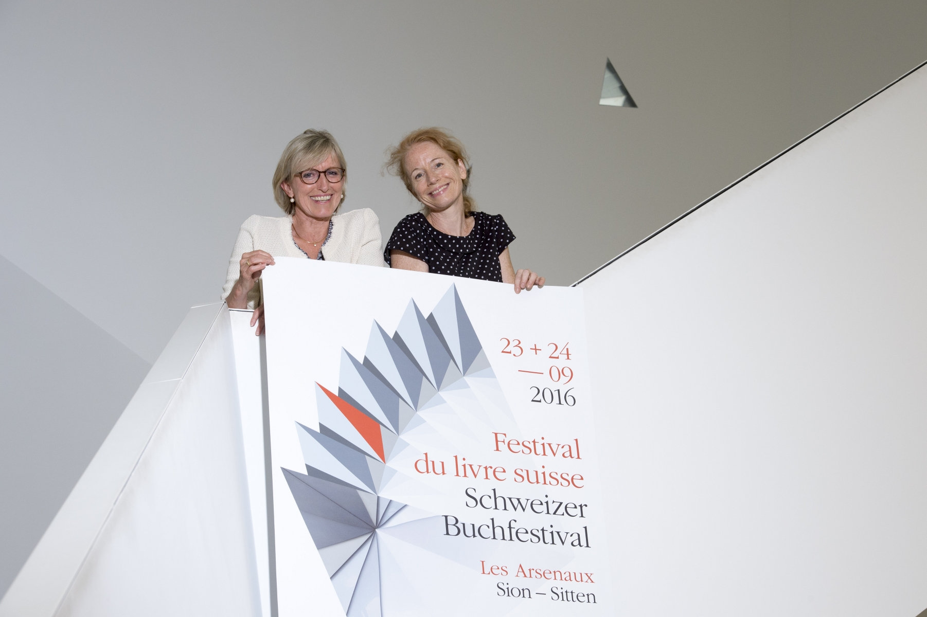 Sion, le 5 septembre 2016



Isabelle Falconnier (à droite), présidente du Salon du livre de GenËve, et Romaine Valterio Barras, directrice adjointe de la MédiathËque Valais, organisent le premier Festival du livre suisse à Sion.



Sacha Bittel/Le Nouvelliste
