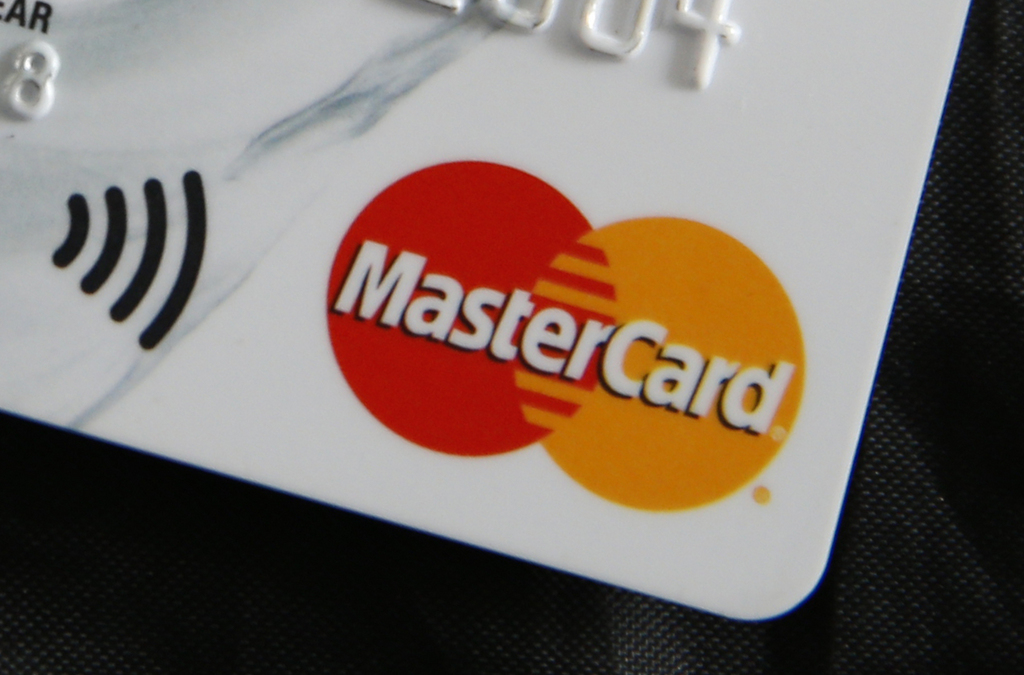 Mastercard innove avec le paiement par selfie.
