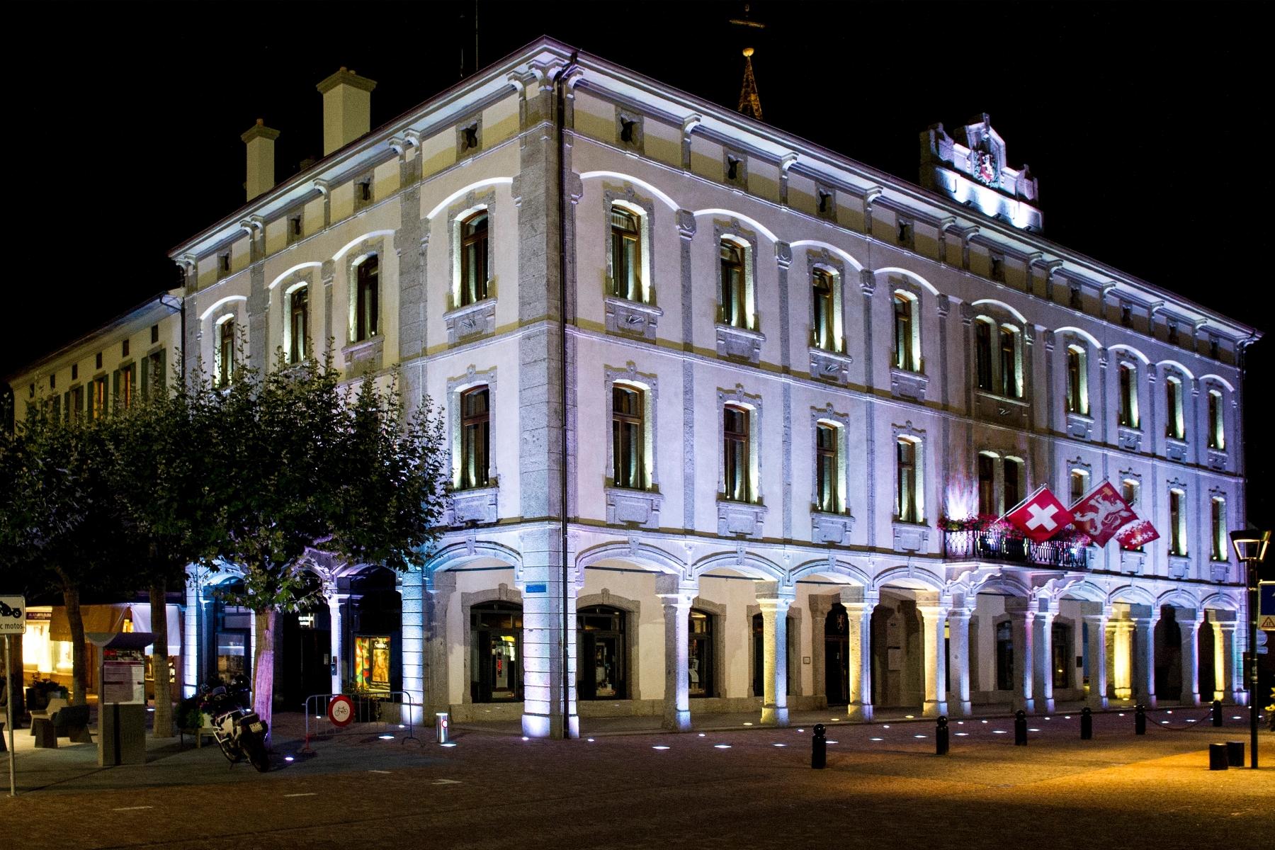 Martigny, le 13.09.2014. L'Hotel de Ville de Martigny de nuit. (Le Nouvelliste/Christian HOFMANN) L'Hotel de Ville de Martigny