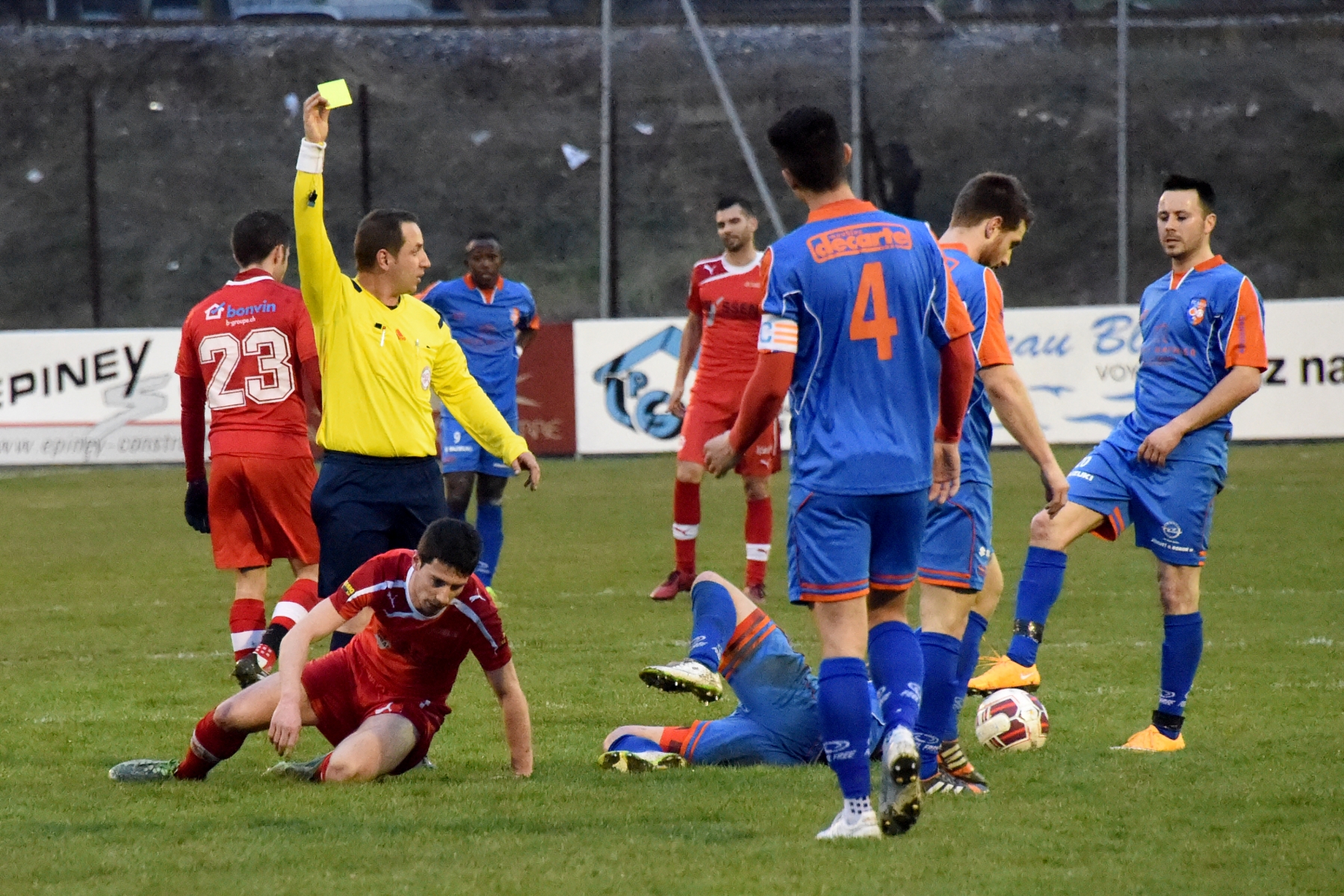 Un joueur expulsé obligé d’arbitrer un match junior?  Une idée déjà appliquée par certains, mais qui, pourquoi pas, pourrait être rendue obligatoire par l’AVF. 