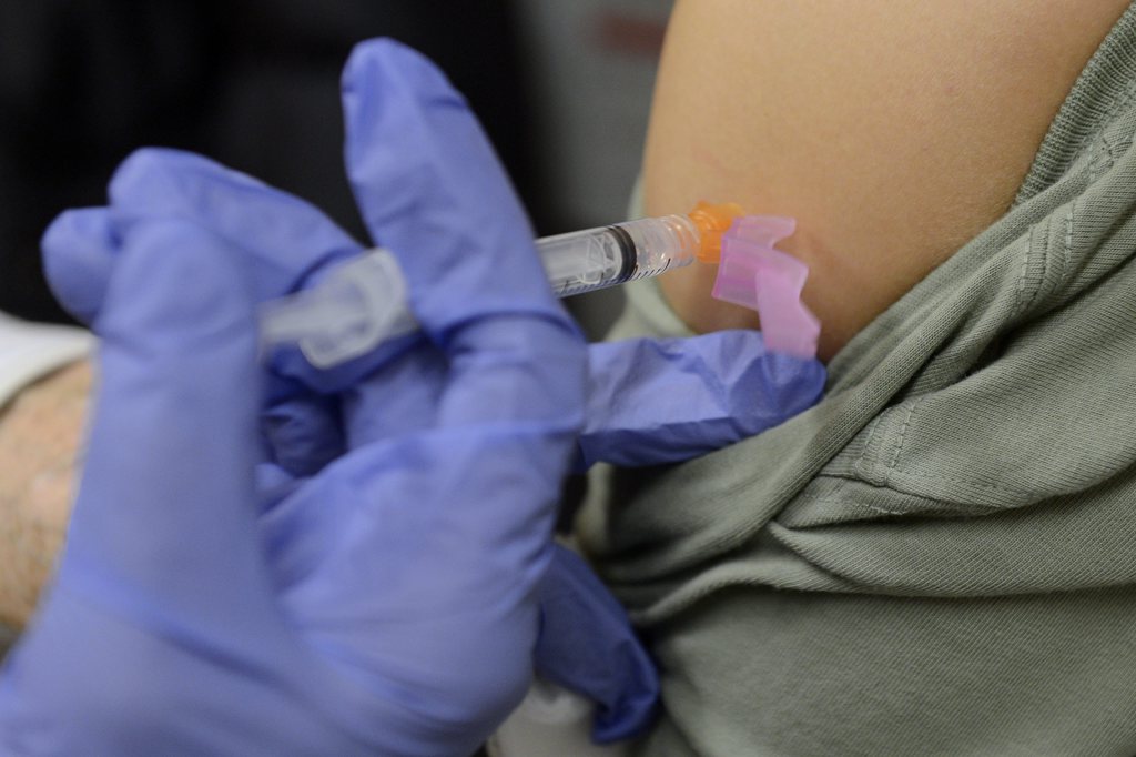 Les Suisses craignent la grippe, mais se méfient des vaccins.