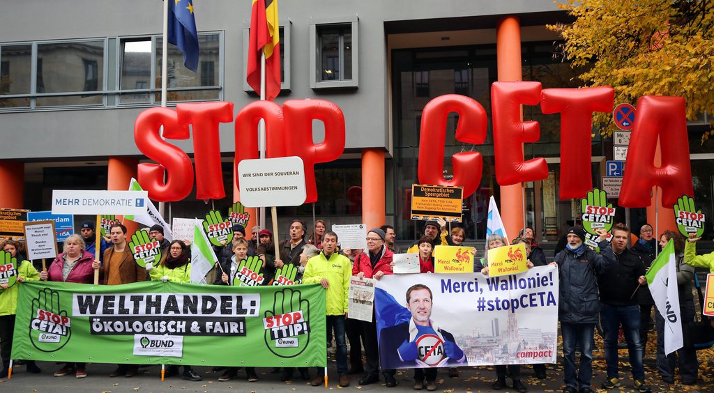 Des anti-CETA manifestaient encore jeudi devant l'ambassade de Belgique à Berlin sous la devise: «Merci Wallonie - Stop AECG!