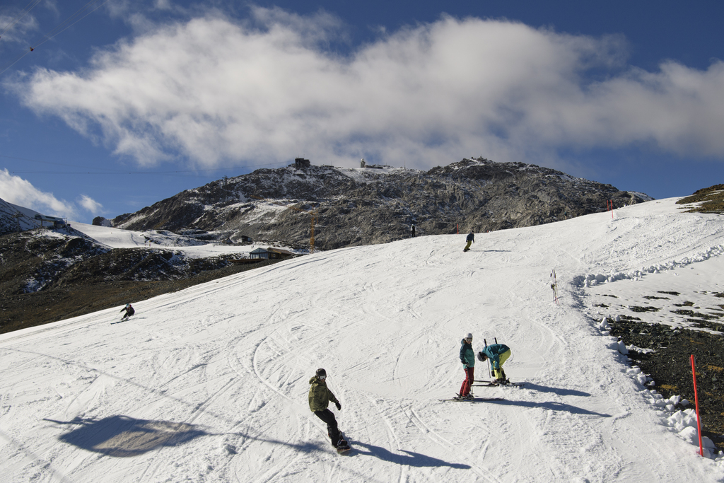 Dans certaines stations, comme ici à Davos, on skie déjà depuis quelques semaines.