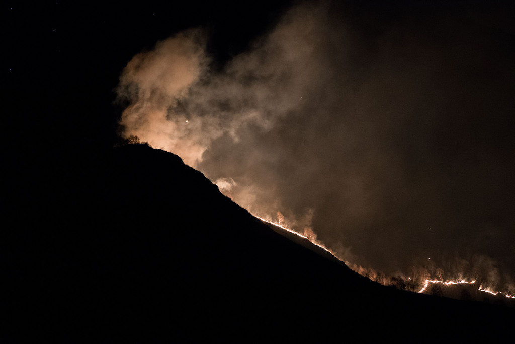 Le feu s'étend sur 200 mètres de large et 600 mètres de long