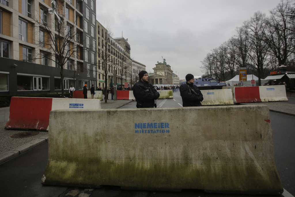 Les autorités allemandes recherchent d'éventuels complices de l'attaque.