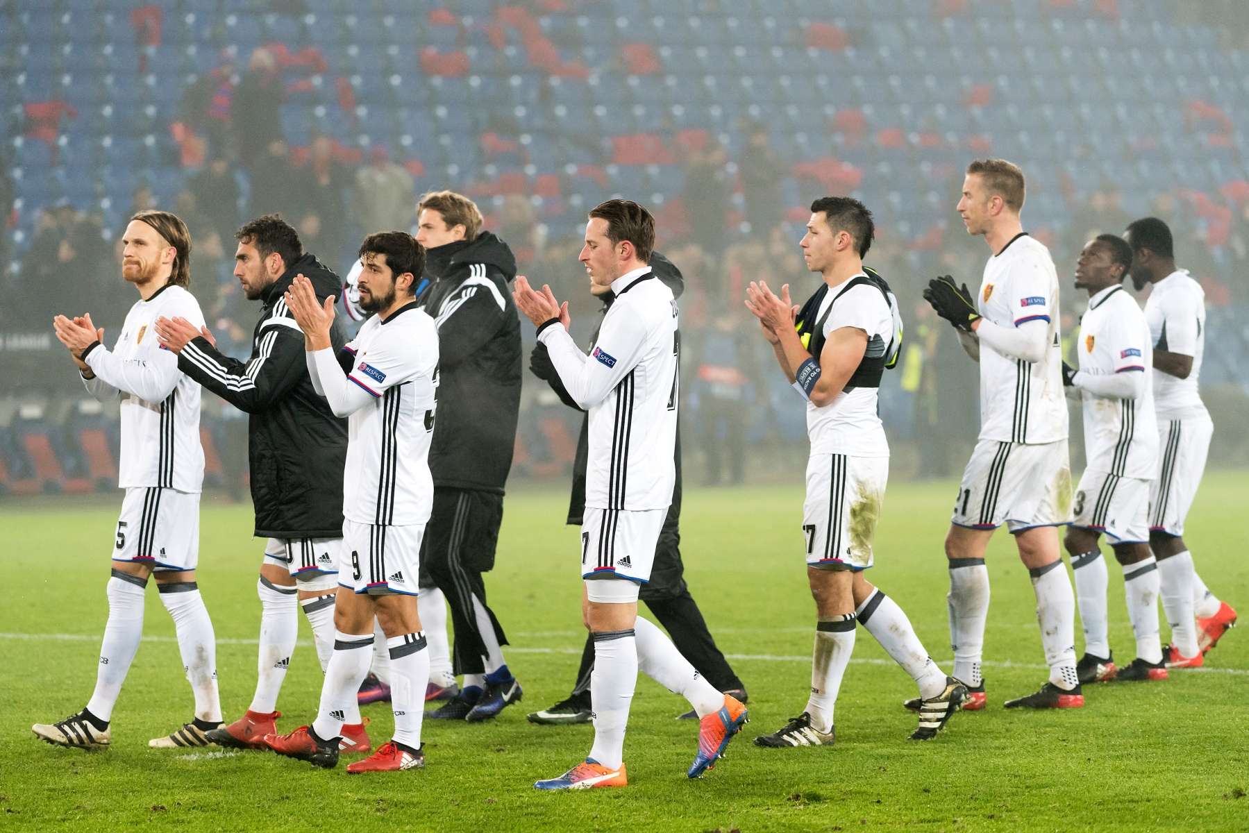 Basel's players thank the fans after an UEFA Champions League Group stage Group A matchday 6 soccer match between Switzerland's FC Basel 1893 and England's Arsenal FC in the St. Jakob-Park stadium in Basel, Switzerland, on Tuesday, December 6, 2016. (KEYSTONE/Georgios Kefalas) SWITZERLAND SOCCER CHAMPIONS LEAGUE BASEL ARSENAL