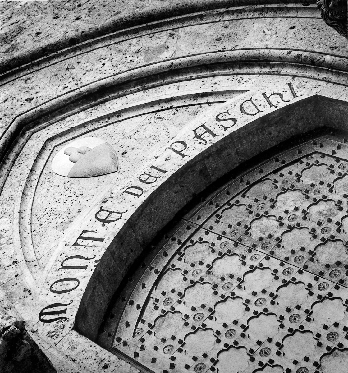 ARCHIV - ZUR BANKEN-KRISE IN ITALIEN UND DER KRISENBANK MONTE DIE PASCHI STELLEN WIR IHNEN DIESES ARCHIVBILD ZUR VERFUEGUNG ñ A undated handout image made available 27 January 2013 by Italian bank Monte dei Paschi di Siena showing the inscription above the entrance to the bank. Shareholders of the world's oldest bank - Italy's Monte dei Paschi di Siena (MPS) - approved 25 January 2013 recapitalization plans that will pave to way for state bailout loans worth 3.9 billion euros (5.25 billion dollars). MPS was rocked this week by press reports that its previous management used secret financial trades to hide losses on 2008 and 2009 accounts. Former president Giuseppe Mussari quit his post at the head of the Italian Banking Association (ABI) after the revelations. (KEYSTONE/EPA/MONTE DEI PASCHI DI SIENA) HANDOUT  HANDOUT EDITORIAL USE ONLY/NO SALES ITALY BANK MONTE DEI PASCHI