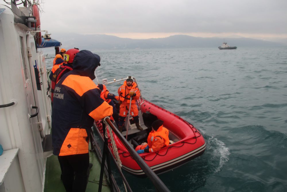 epa05688147 A handout photo made available by Russian Ministry of Emergencies shows rescueers searching in the Black Sea near coastline of Sochi for wreckages of doomed Russian Tu-154 plane, that belonged to the Russian Defence Ministry, in Sochi, Russia, 25 December 2016. There were 93 people on board of the plane, including 65 musicians of Alexandrov Song and Dance ensemble and famouse civil activist Doctor Yelizaveta Glinka. The plane's planned destination was the Syrian city of Latakia.  EPA/EMERGENCIES MINISTRY HANDOUT HANDOUT  HANDOUT EDITORIAL USE ONLY/NO SALES RUSSIA PLANE CRASH