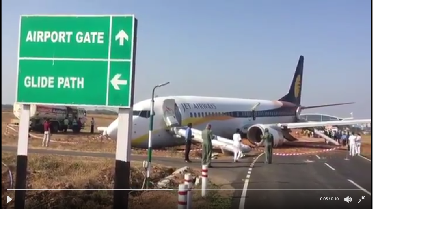 L'appareil, qui était à destination de Bombay, a quitté la piste alors qu'il se préparait à s'aligner pour son décollage.