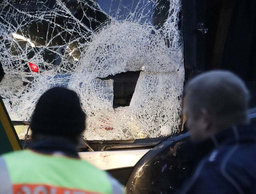 La police cherche d'éventuels complices de l'auteur ayant commis l'attaque au camion.