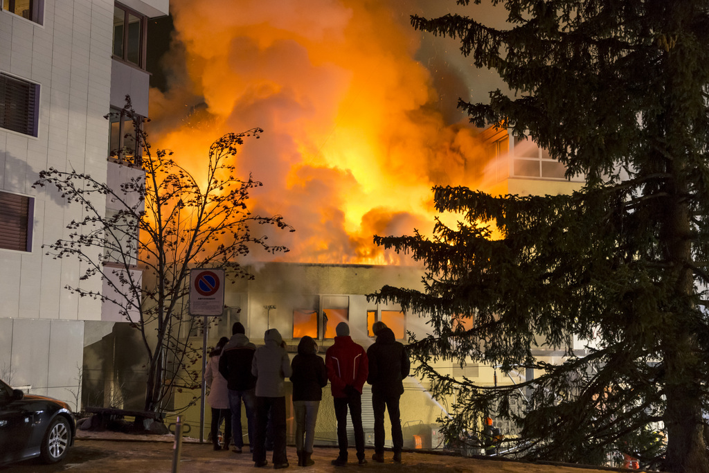 Plus de cent personnes ont été mobilisées pour faire face au feu.