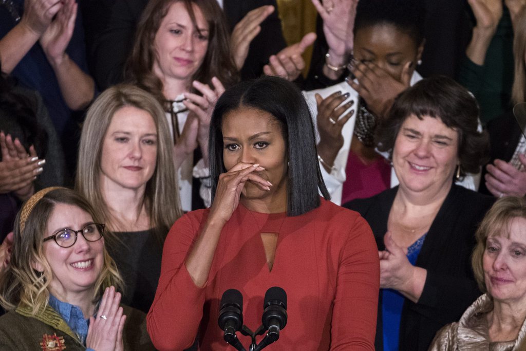 "Notre magnifique diversité fait de nous ce que nous sommes", a déclaré Michelle Obama, des larmes dans la voix. 