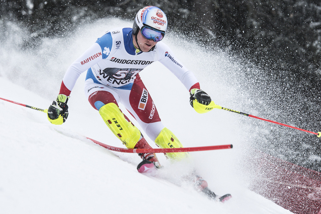 A l'issue d'un combiné alpin complètement faussé par la neige, c'est le Zurichois Niels Hintermann qui s'est imposé.