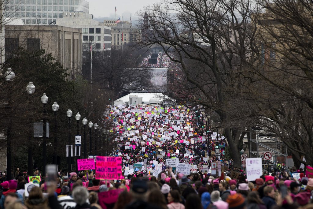 La foule était particulièrement compacte sur Independence Avenue à Washington, où des centaines de milliers de personnes ont marché jusqu'aux abords de la Maison Blanche.