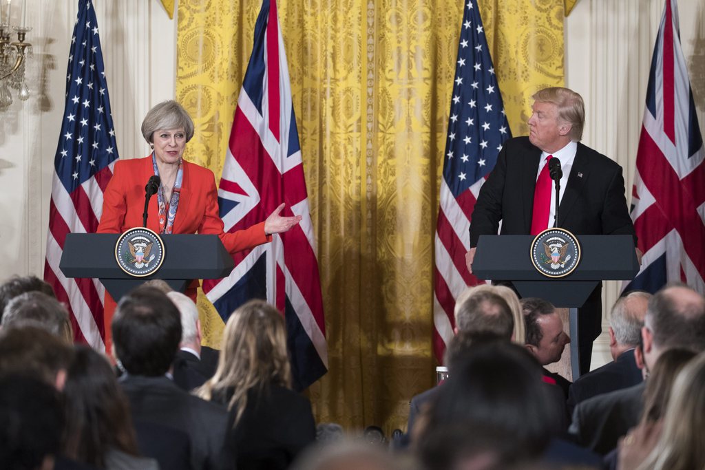 Theresa May s'est rendue à Washington la semaine dernière. Trump devrait lui rendre la politesse prochainement, au grand dam des Britanniques.