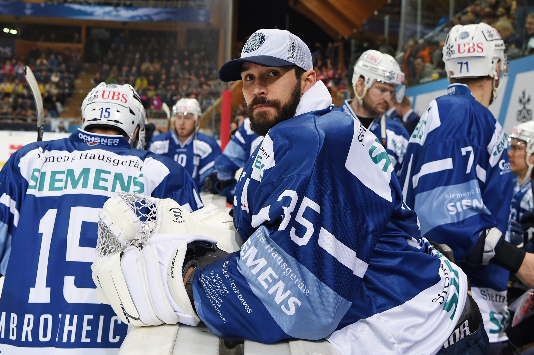 Minsk's goalkeeper Kevin Lalande, during the game between HK Dinamo Minsk and Team Canada  at the 90th Spengler Cup ice hockey tournament in Davos, Switzerland, Monday, December 26, 2016. (KEYSTONE/Melanie Duchene) EISHOCKEY SPENGLER CUP 2016 MINSK TEAM CANADA