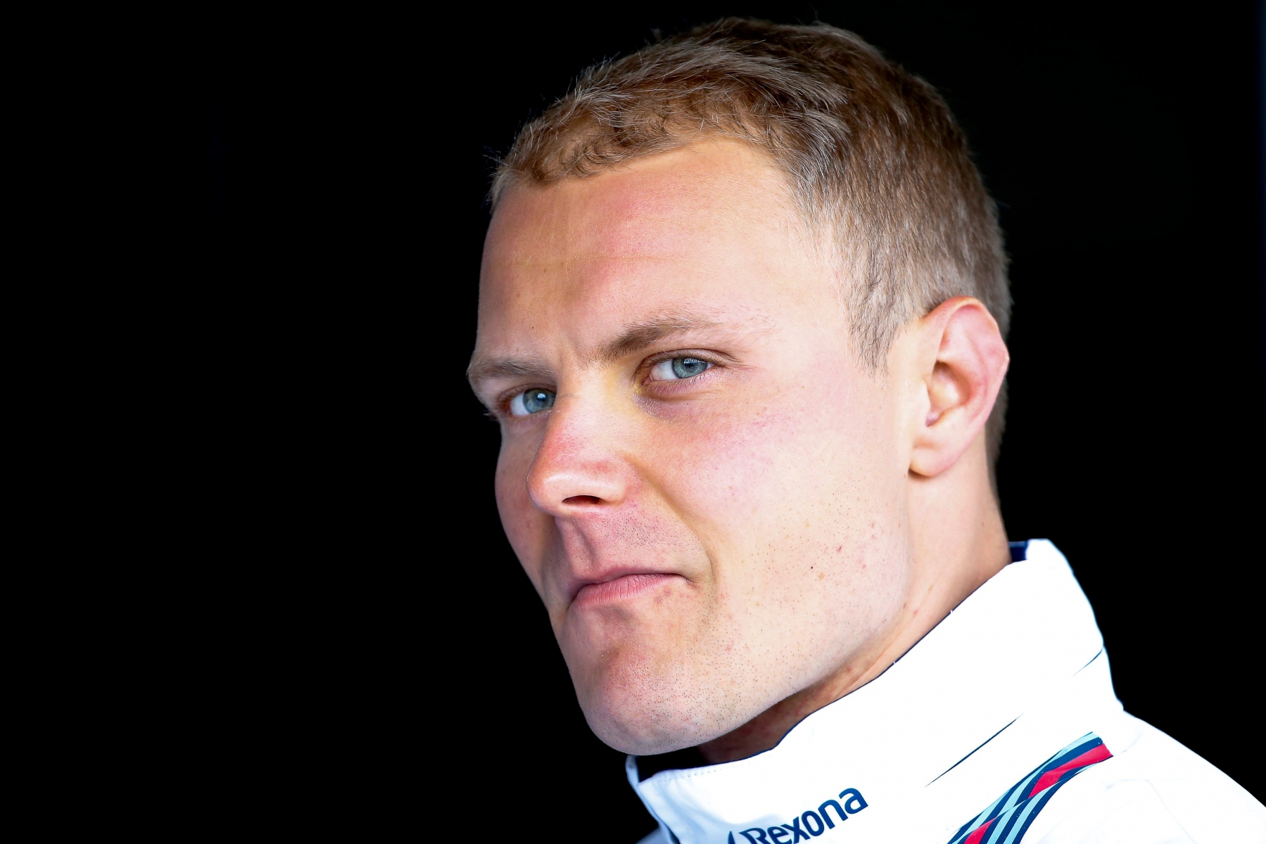 epa05217694 Finnish Formula One driver Valtteri Bottas of Williams inside his team's garage during the first practice session of the Australian Formula One Grand Prix at the Albert Park circuit in Melbourne, Australia, 18 March 2016. The 2016 Formula One Grand Prix of Australia will take place on 20 March 2016.  EPA/DIEGO AZUBELs MOTORSPORT F1 2016 GP AUSTRALIEN