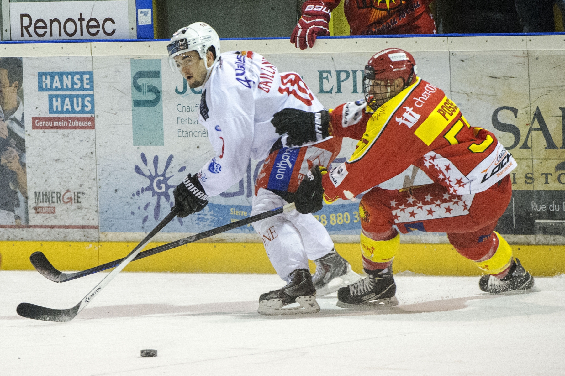 Sierre, le 3 janvier 2017



Le HC Sierre reçoit le HC Sion.

Alexandre Posse (Sierre) face à Jérémy Gailland (Sion).



Sacha Bittel/Le Nouvelliste