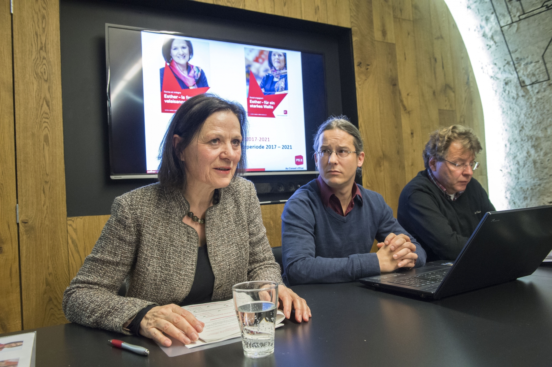 Sion le, 23 janv.2017 : Conférence de presse du bilan de législature de Esther Waeber-Kalbermatten. De gauche a droite :Esther Waeber-Kalbermatten,Emmanuel Amoos et German Eyer .©Sacha Bittel/Le Nouvelliste